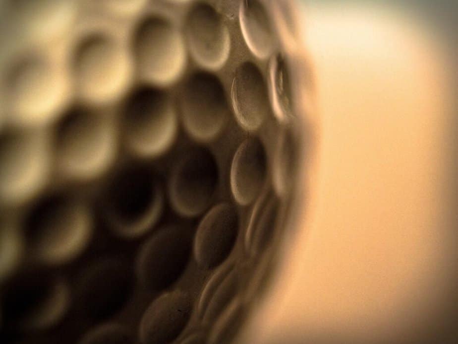 A major part of current mid-handicap golf balls has from 300 to 400 dimples. 