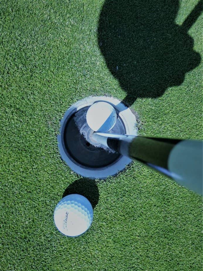 For participants with a middle handicap, finding the right golf ball it's quite complex.
