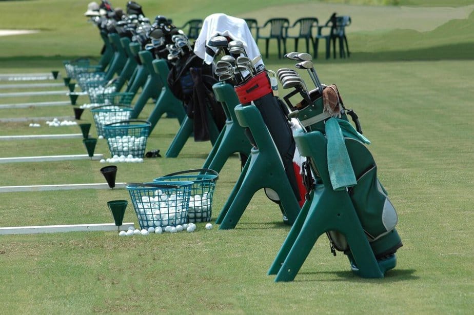 How many clubs in a golf bag?
